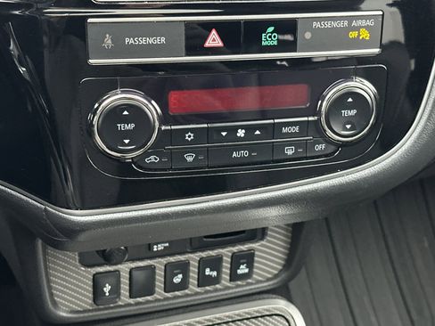 Used 2019 Mitsubishi Outlander GT image 42