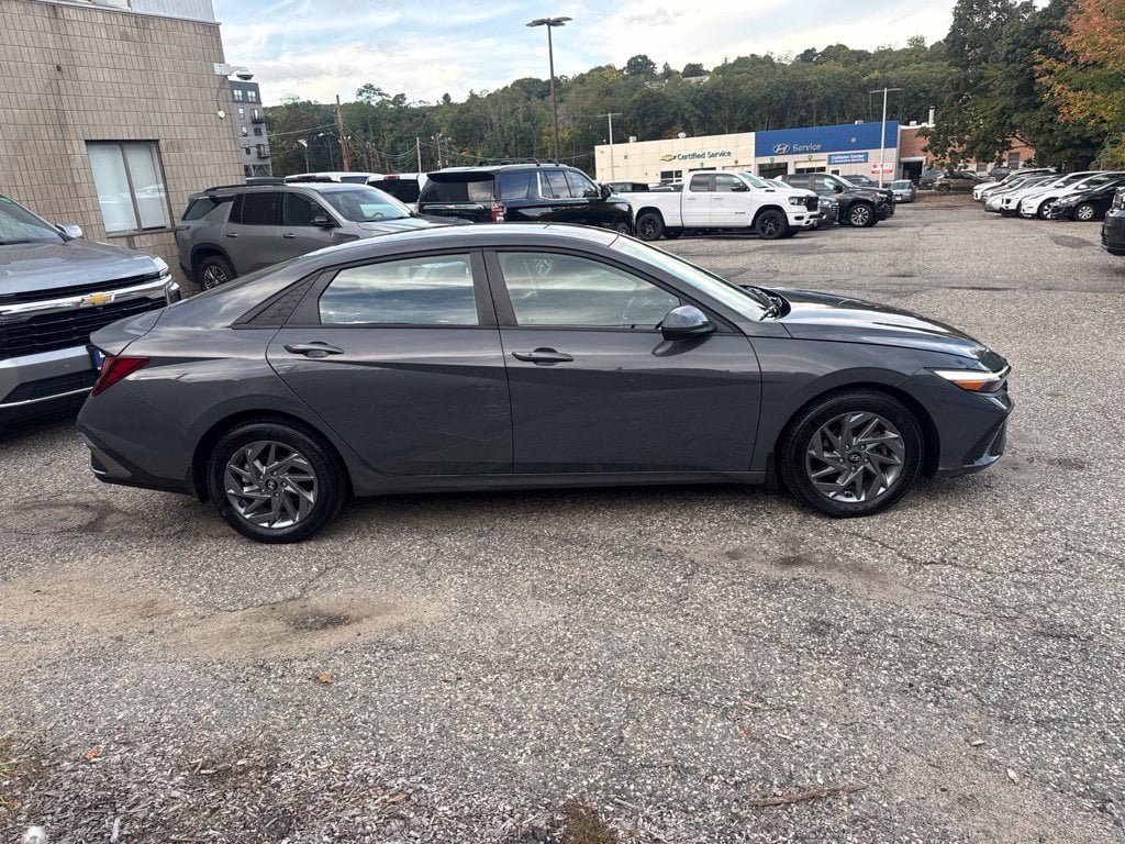 Used 2024 Hyundai Elantra SEL FWD image 8