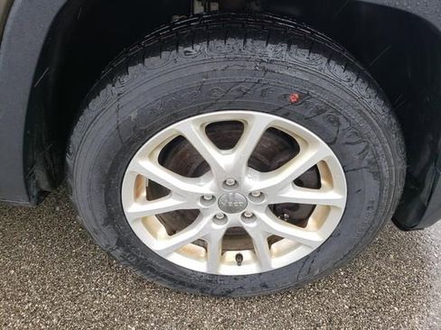 Used 2015 Jeep Cherokee Latitude w/ Cold Weather Group image 27