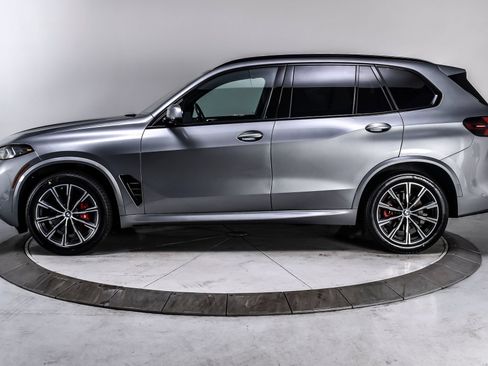 Used 2024 BMW X5 xDrive40i w/ M Sport Package AWD/4WD image 3