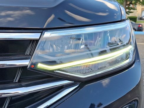 Used 2022 Volkswagen Tiguan SE image 9