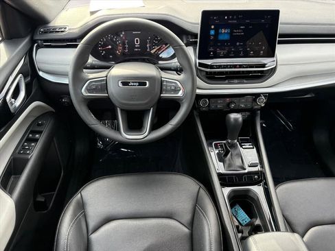Used 2025 Jeep Compass Limited AWD/4WD image 19