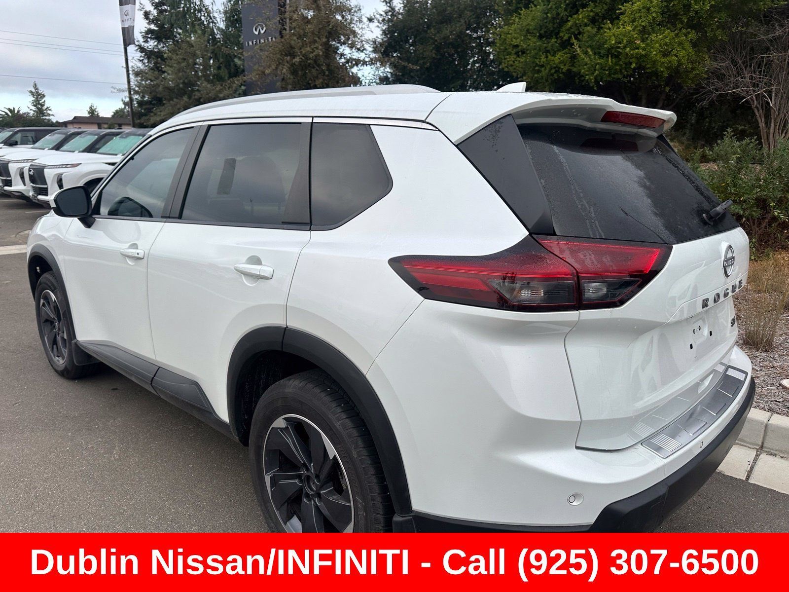 Used 2024 Nissan Rogue SV FWD image 4