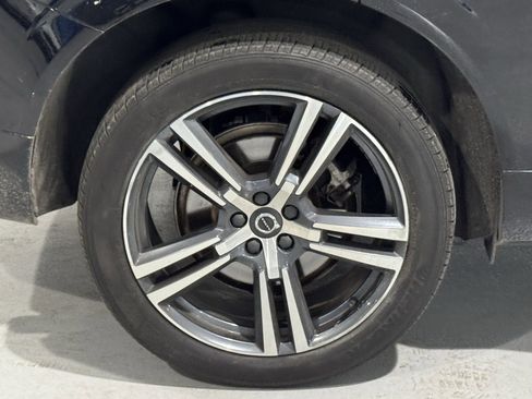 Used 2018 Volvo XC60 T6 Momentum w/ Convenience Package image 20