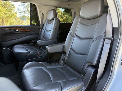 Used 2016 Cadillac Escalade 2WD image 39