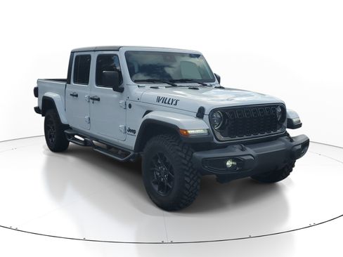 Used 2025 Jeep Gladiator Sport AWD/4WD image 2