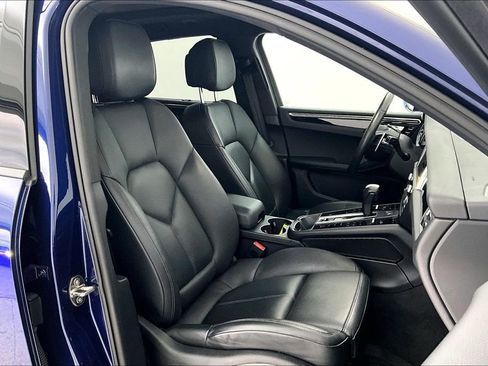 Used 2023 Porsche Macan image 10