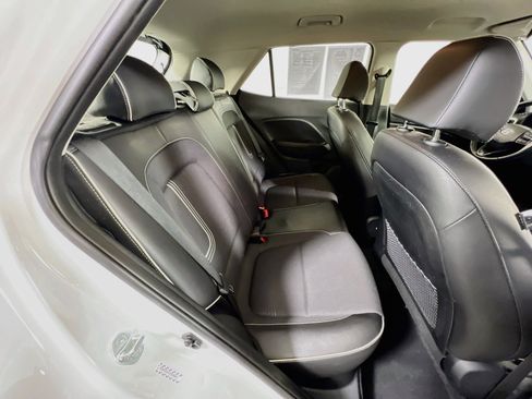 Used 2023 Hyundai Venue Limited FWD image 26