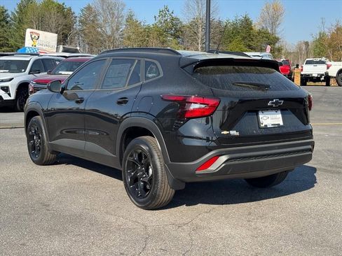 New 2026 Chevrolet Trax LT w/ Driver Confidence Package FWD image 5