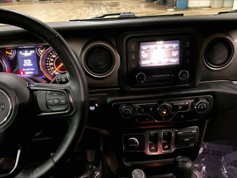 Used 2020 Jeep Wrangler Sport AWD/4WD image 6