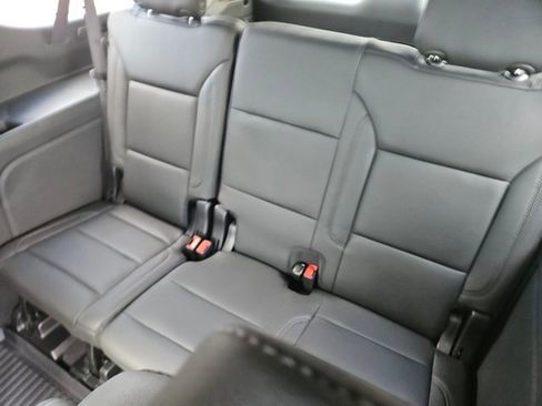 Used 2026 Chevrolet Suburban Z71 w/ Comfort Package AWD/4WD image 7