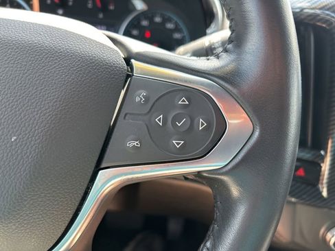 Used 2022 Chevrolet Traverse LT FWD image 27