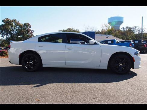 Used 2021 Dodge Charger SXT w/ Leather Interior Group image 6