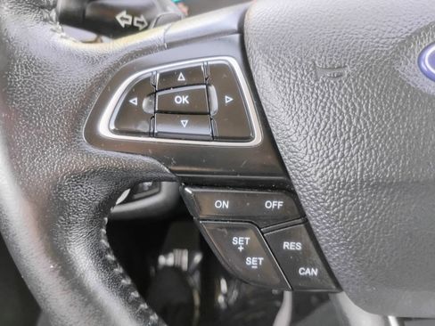 Used 2017 Ford Escape SE w/ Equipment Group 201A FWD image 14
