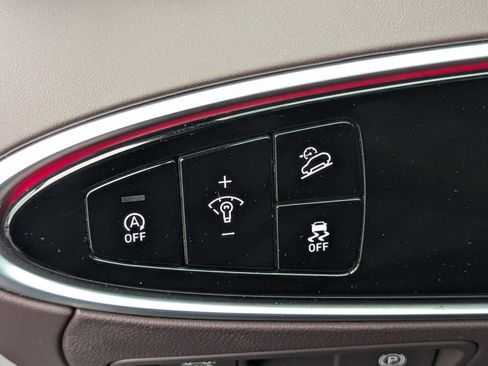 Used 2022 Genesis GV70 2.5T w/ Advanced Package image 16