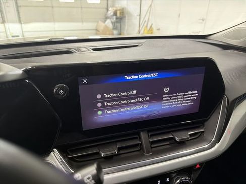 Certified 2025 Chevrolet Trax LT w/ LT Convenience Package FWD image 26