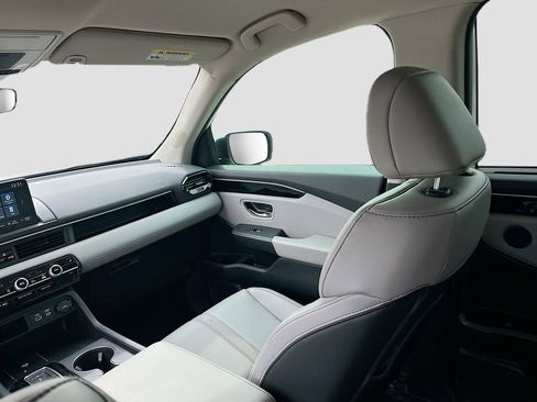 Used 2025 Honda Pilot EX-L image 22