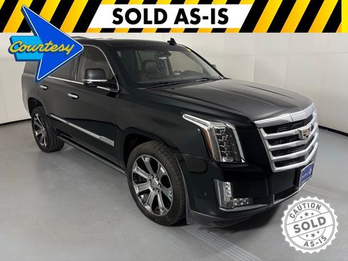 Used 2017 Cadillac Escalade Premium Luxury AWD/4WD image 2