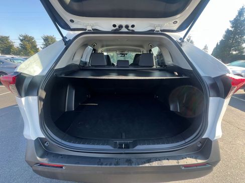 Used 2025 Toyota RAV4 XLE image 31