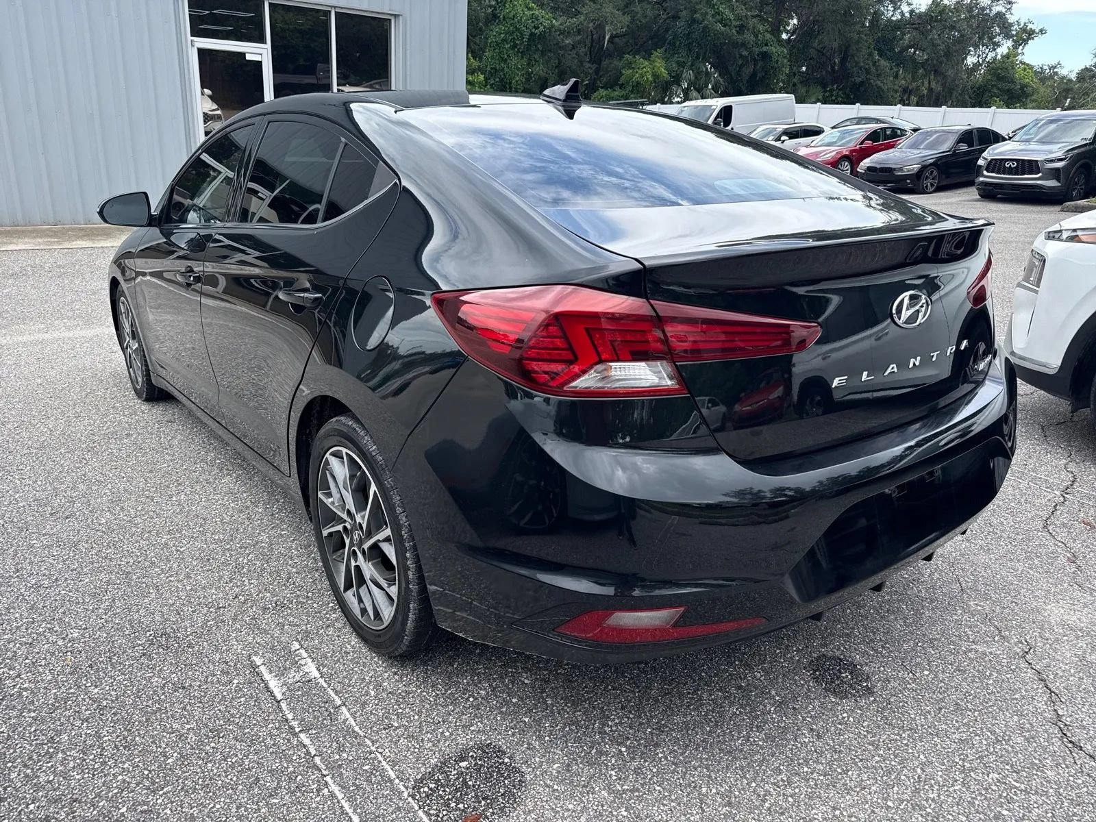 Used 2019 Hyundai Elantra Limited w/ Cargo Package FWD image 11