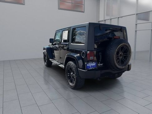 Used 2017 Jeep Wrangler Unlimited Sahara AWD/4WD image 6