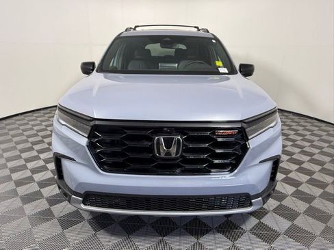 Used 2025 Honda Pilot TrailSport image 9
