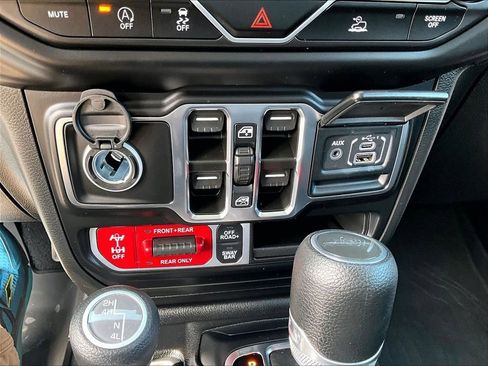 Used 2023 Jeep Gladiator Rubicon w/ Cold Weather Group image 26