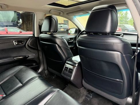 Used 2016 Toyota Avalon XLE Plus w/ Preferred Accessory Package FWD image 17