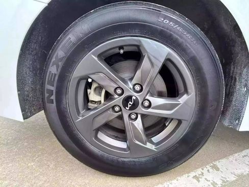 Used 2023 Kia K5 LXS image 28