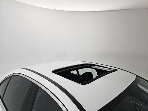 Used 2017 Mercedes-Benz E 300 4MATIC image 31