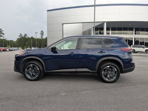 Used 2024 Nissan Rogue SV AWD/4WD image 7