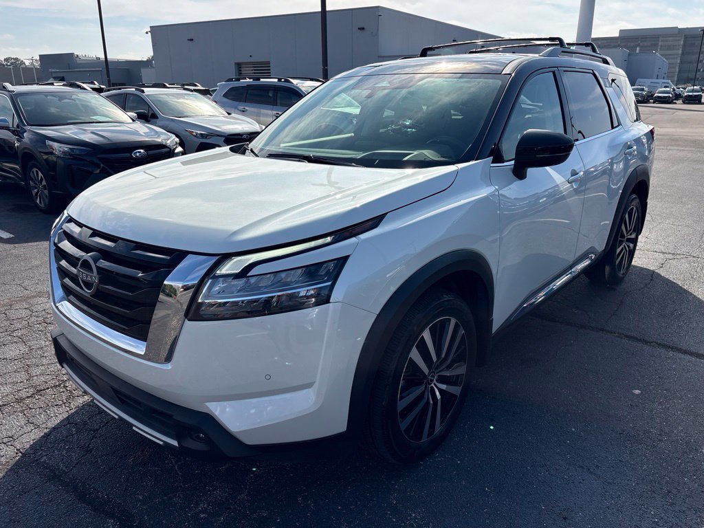 Used 2023 Nissan Pathfinder Platinum w/ Cargo Package AWD/4WD image 6