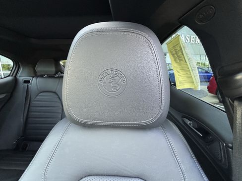 Used 2023 Alfa Romeo Stelvio Veloce AWD/4WD image 29