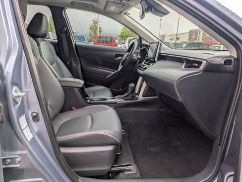 Used 2022 Toyota Corolla Cross XLE w/ Convenience Package AWD/4WD image 34
