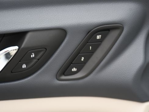 Used 2023 GMC Acadia Denali w/ Denali Technology Package FWD image 12