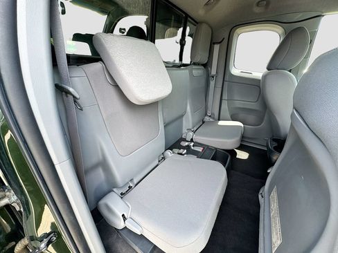 Used 2012 Toyota Tacoma 4x4 Access Cab V6 w/ SR5 Pkg image 29