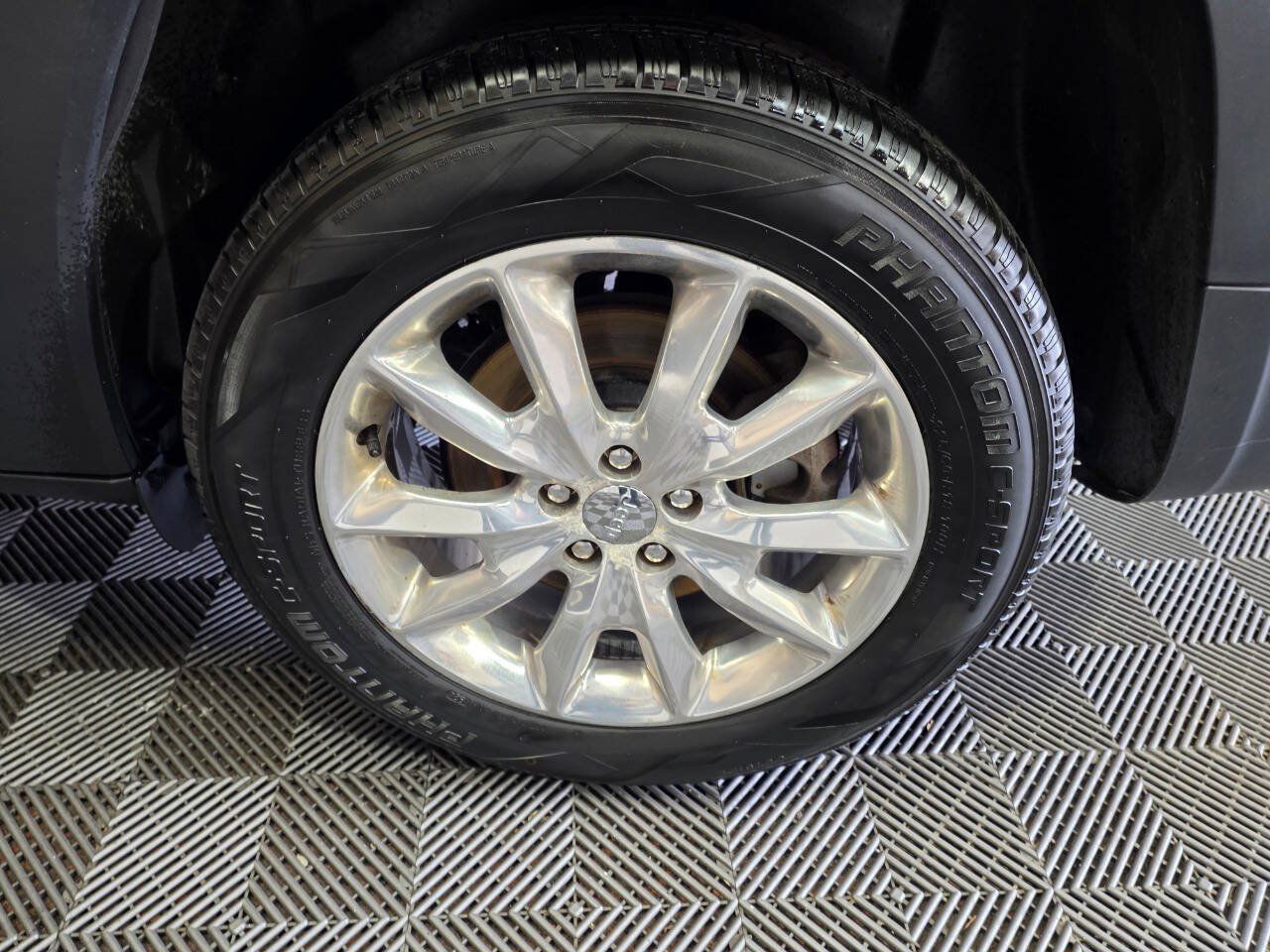 Used 2016 Jeep Cherokee Limited AWD/4WD image 35