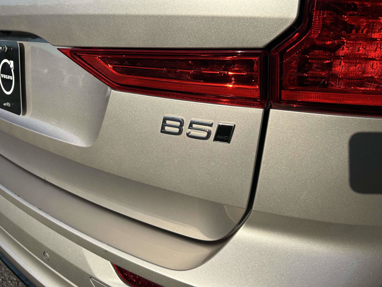 Certified 2024 Volvo XC60 B5 Plus AWD/4WD image 14