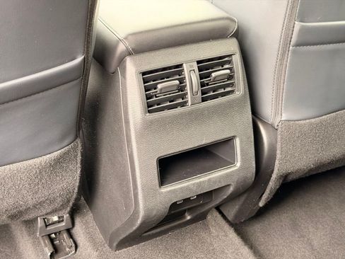 Used 2025 Mitsubishi Outlander SE FWD image 14