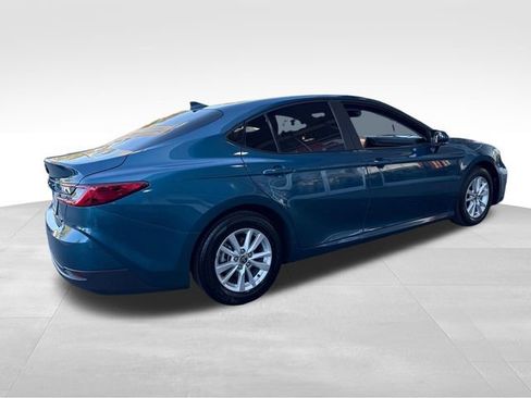 Used 2025 Toyota Camry LE w/ Convenience Package image 5