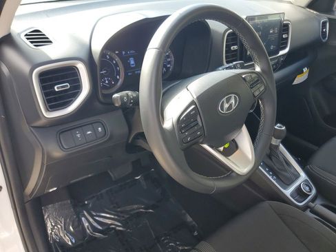 Used 2021 Hyundai Venue SEL FWD image 16