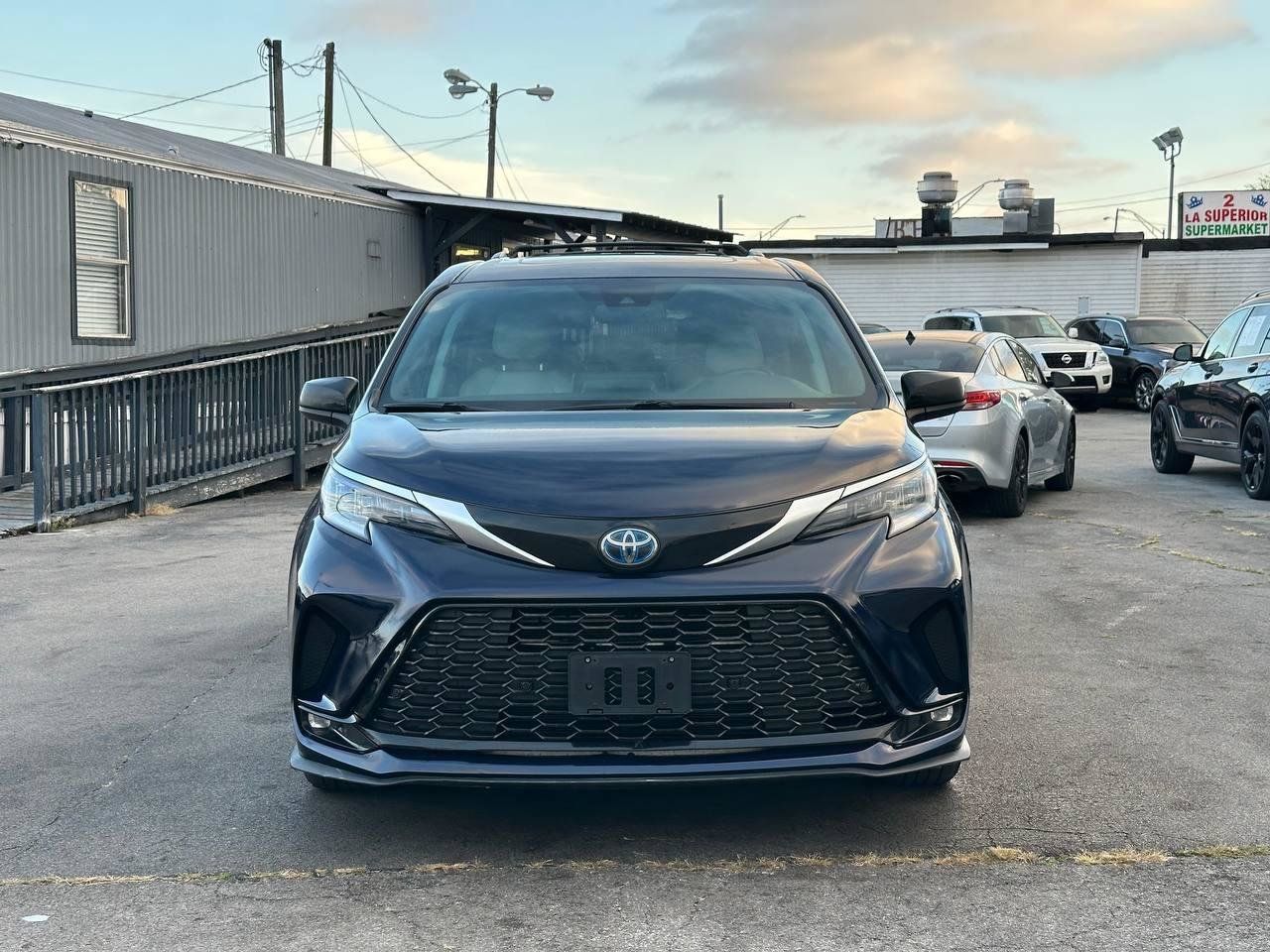 Used 2021 Toyota Sienna XSE w/ XSE Plus Package AWD/4WD image 5