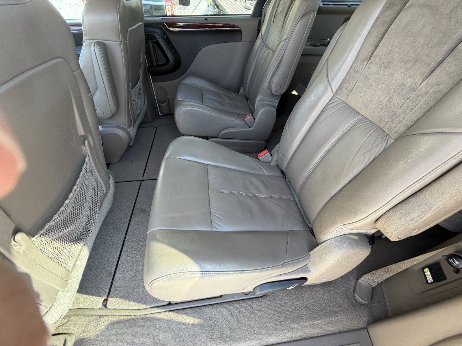 Used 2013 Chrysler Town & Country Limited FWD image 15
