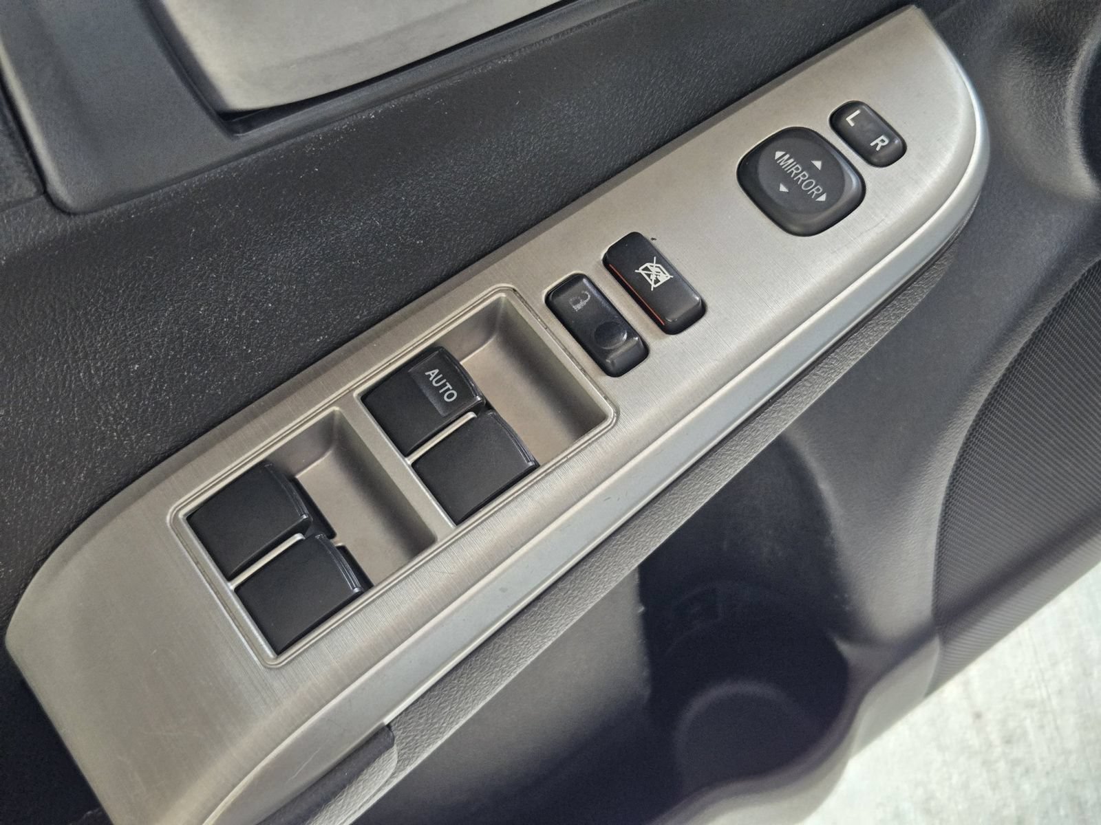 Used 2014 Toyota Camry SE FWD image 21