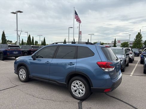 Used 2023 Subaru Forester AWD/4WD image 6