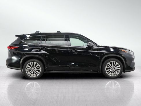 Used 2023 Toyota Highlander Platinum AWD/4WD image 6