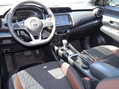 Used 2023 Nissan Kicks SR FWD image 4