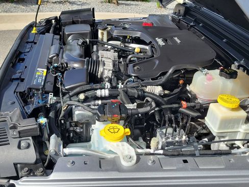 Used 2020 Jeep Gladiator Sport w/ Quick Order Package 24S AWD/4WD image 39