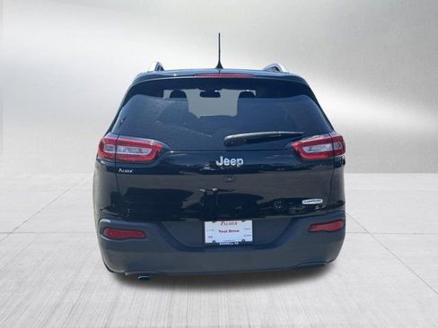 Used 2018 Jeep Cherokee Latitude Plus w/ Cold Weather Group FWD image 7