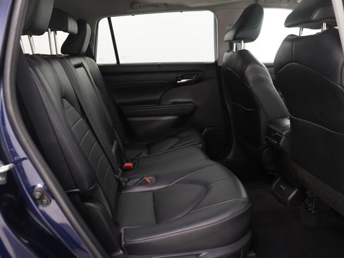 Used 2022 Toyota Highlander XLE image 13